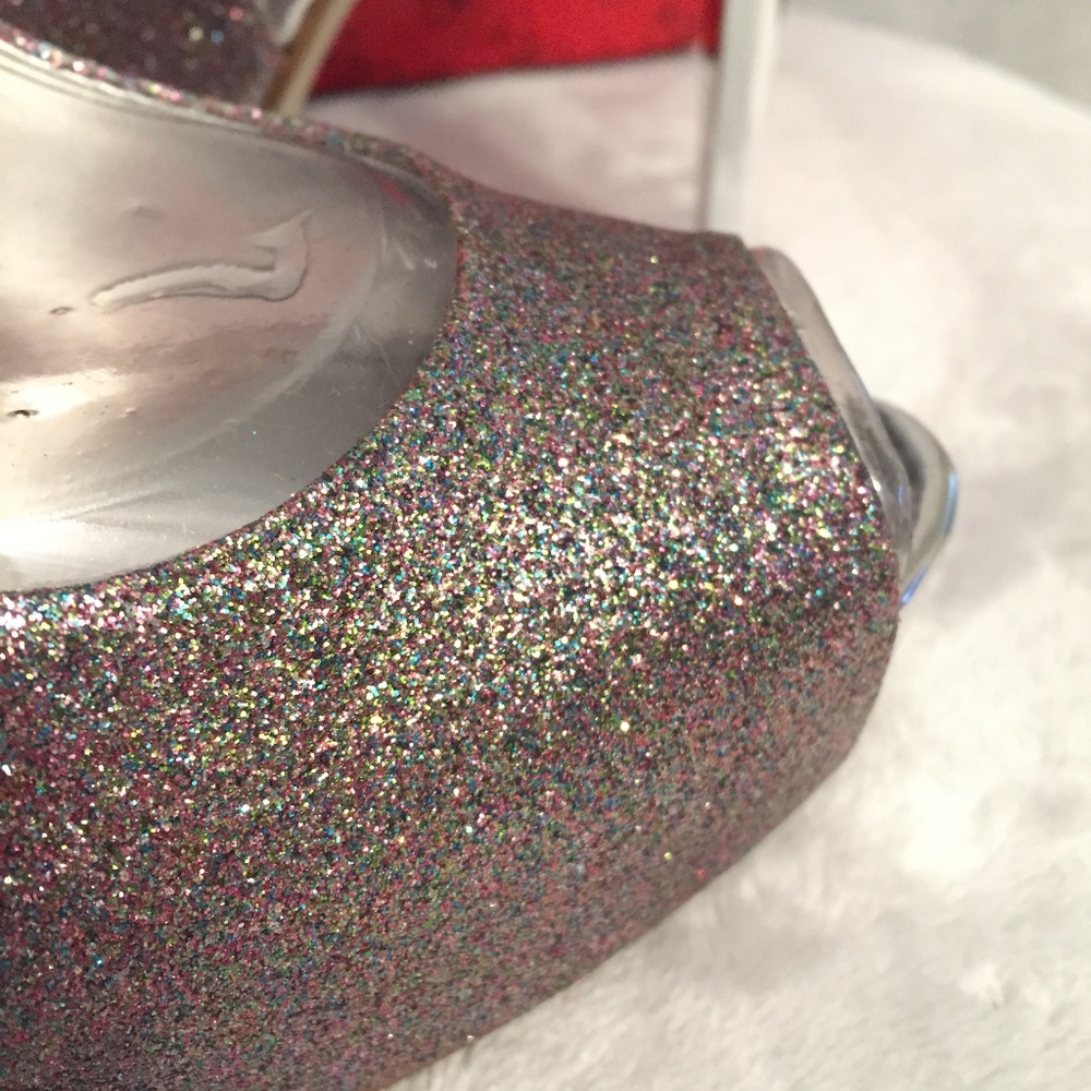 🧨💥MEGA SALE💥🧨  3️⃣ for $20. 
Guess shimmery gold high heels - Picture 5 of 8
